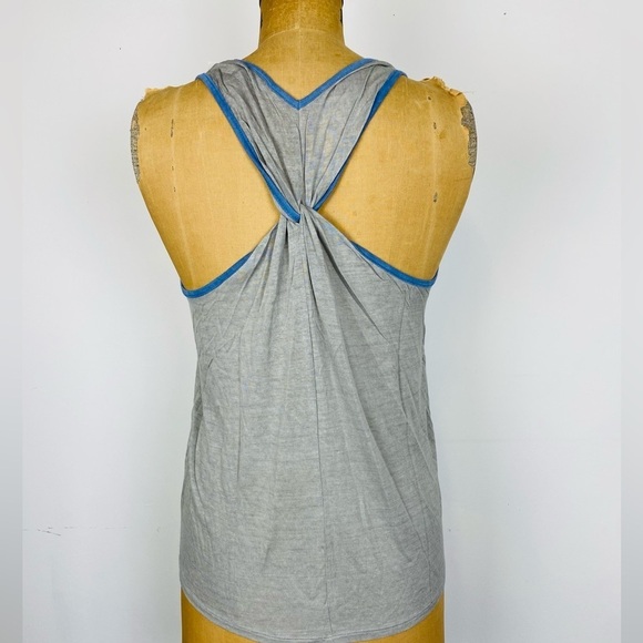 Tresics Luxe Twist Back Tank Top, Athletic Top, NWT, Size Medium, Gray with Blue - Picture 3 of 10